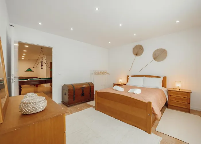 Feira - Hello * Санта-Мария-да Фейра